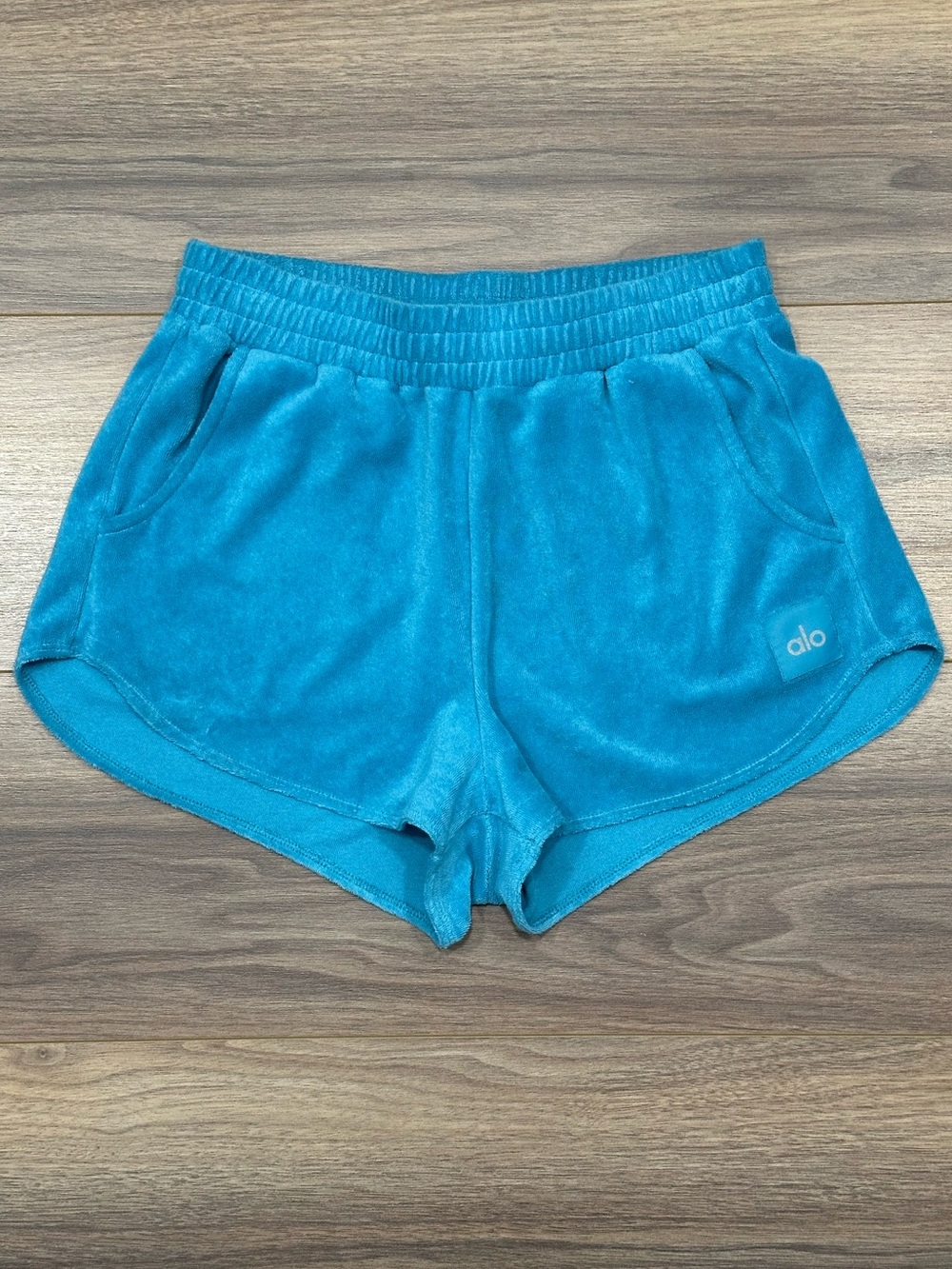 Alo Terry High Waist Beachside Shorts in Blue Splash Size Small